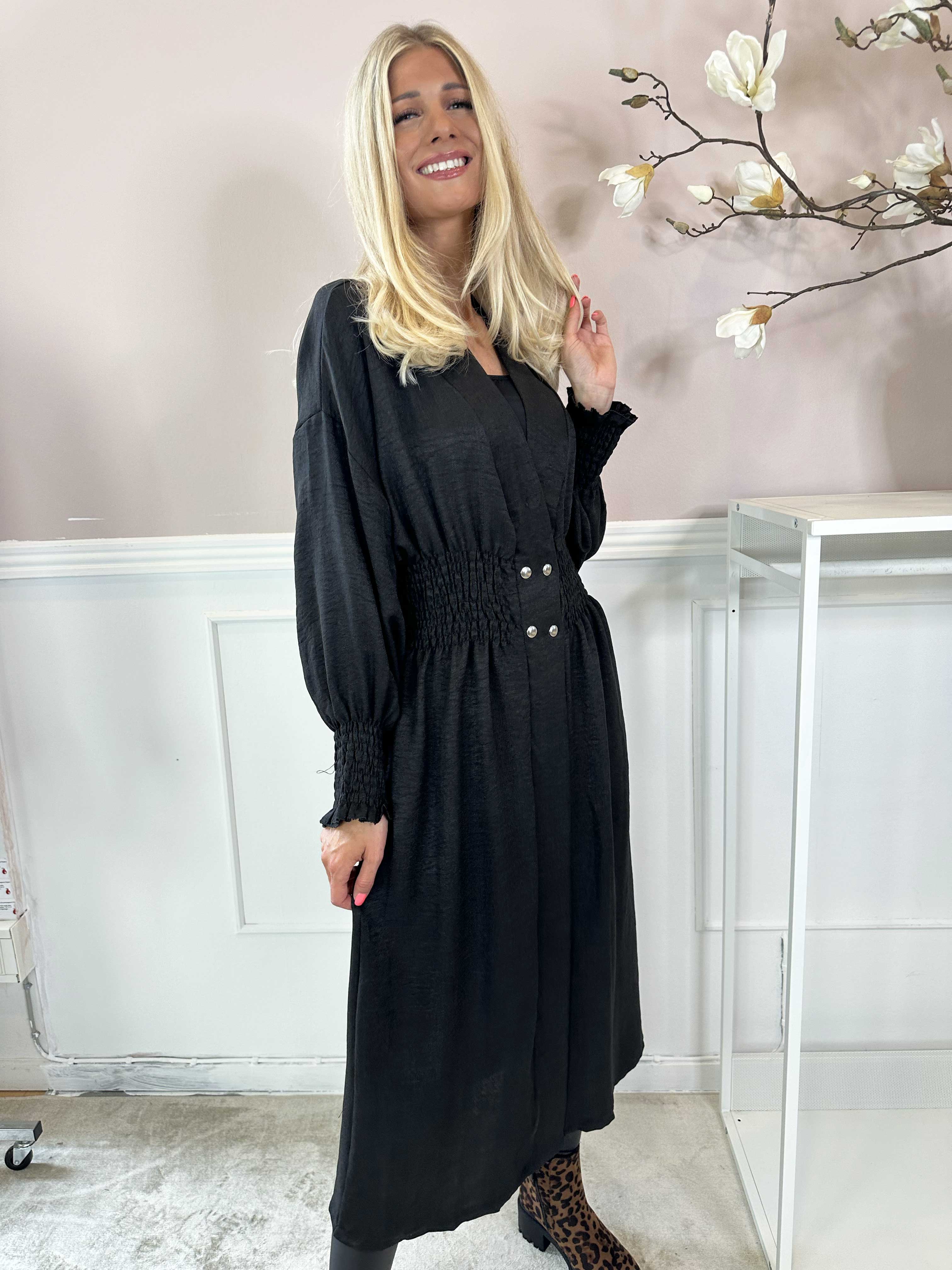 Samara - Sød kjole med smock og knapper